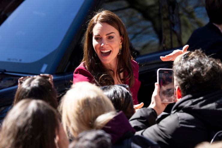 kate middleton attaccata royal family